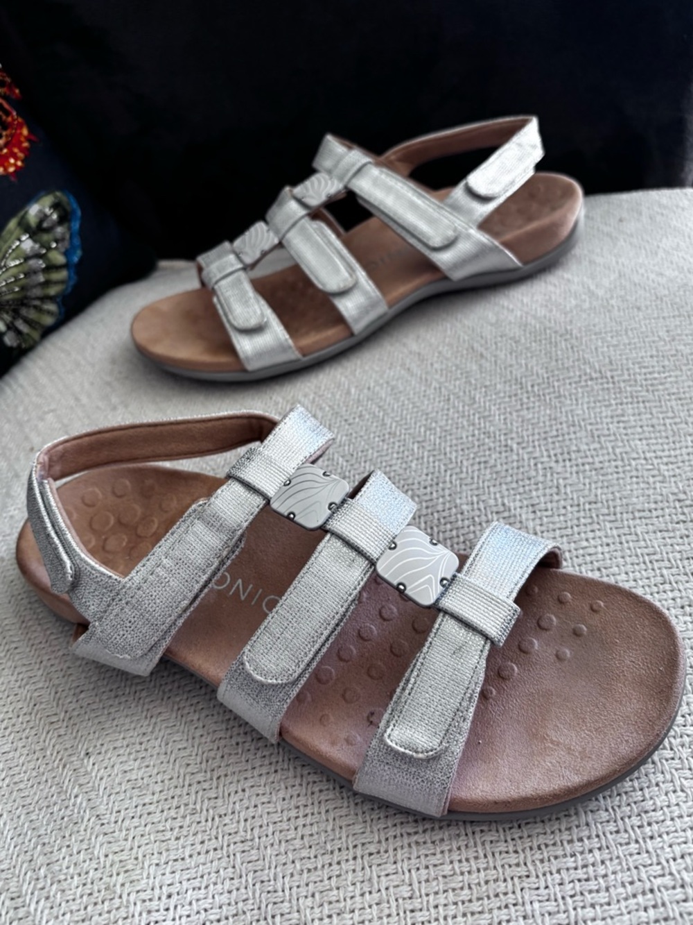Vionic Amber Adjustable
Slingback Comfort Sandal
Silver Size 10 Coastal Grandma